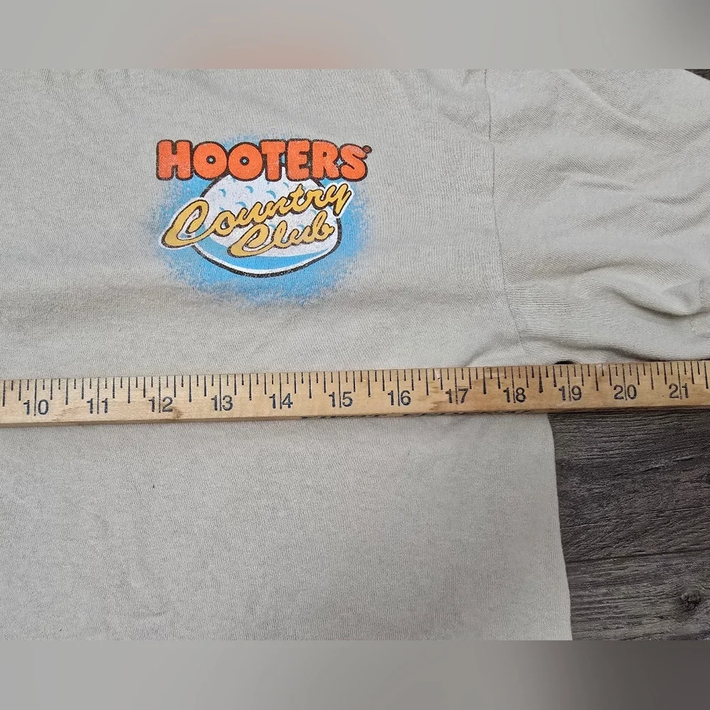Hooters Vintage Short Sleeve Tee Size Medium Graphic Streetwear